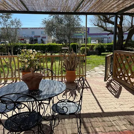 Les Flo Location * Aigues-Mortes